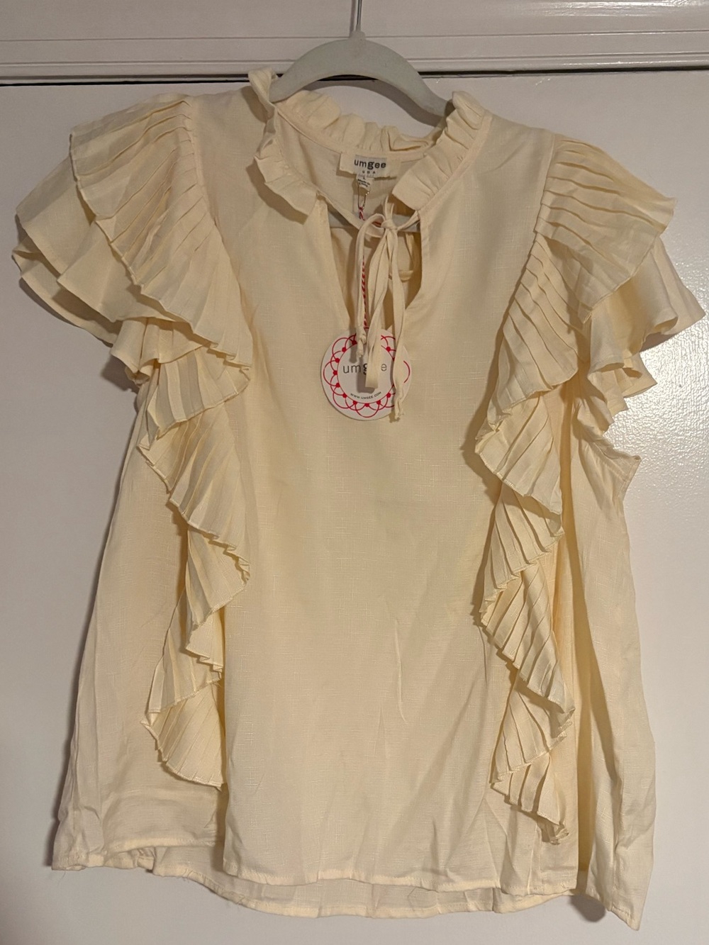 NWT Umgee Cream Ruffle Pleated Sleeve Tie Neck Blouse Size L